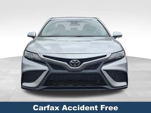 Used 2023 Toyota Camry SE image 3