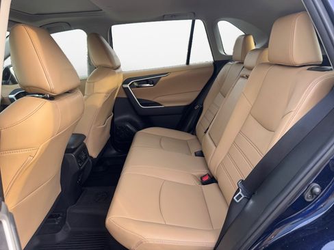 Used 2021 Toyota RAV4 XLE Premium image 15