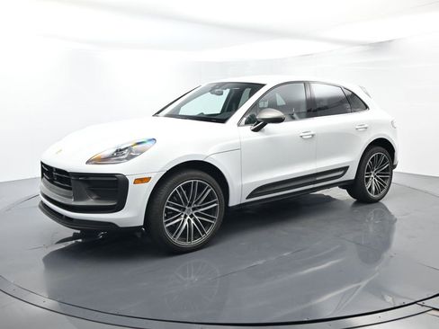 Used 2025 Porsche Macan image 1