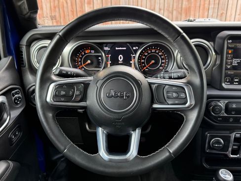 Used 2019 Jeep Wrangler Unlimited Sahara AWD/4WD image 27
