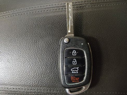 Used 2018 Hyundai Santa Fe Sport image 32