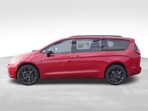 New 2026 Chrysler Pacifica Limited w/ S Appearance Package AWD/4WD image 3