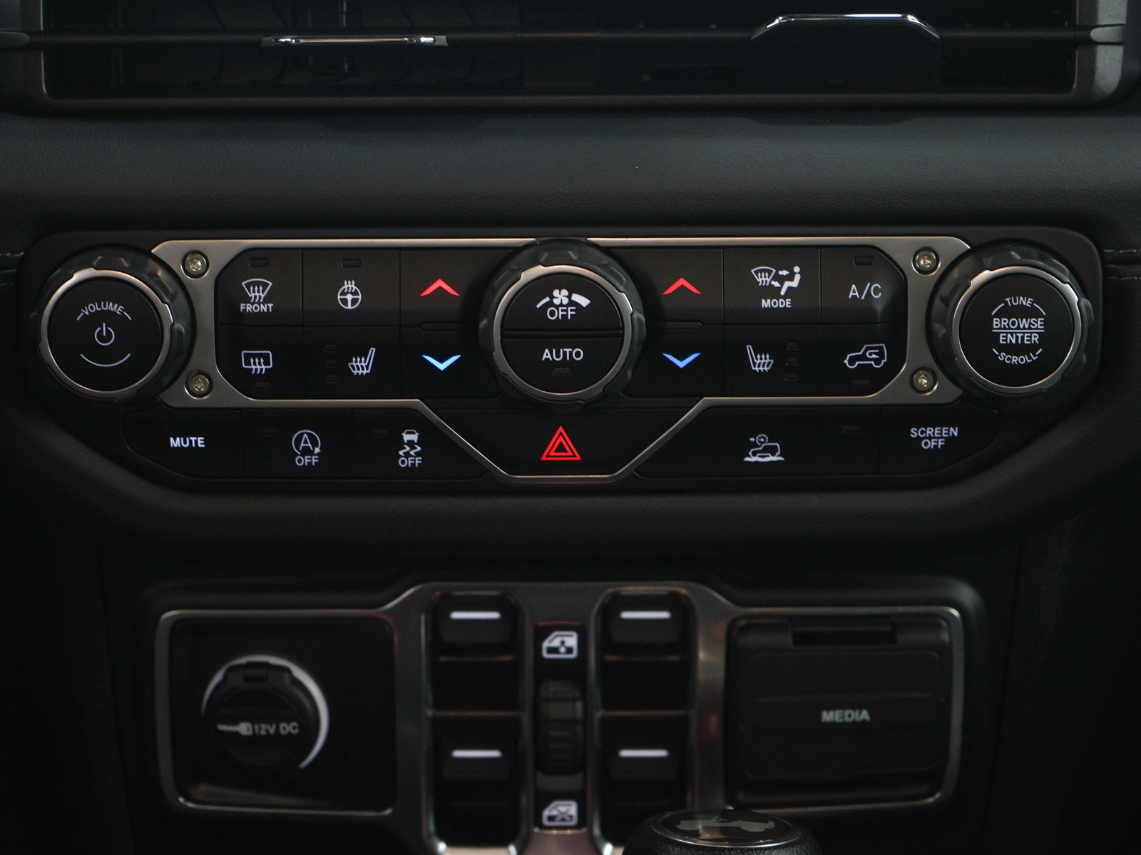 Used 2024 Jeep Wrangler Unlimited Rubicon w/ Convenience Group AWD/4WD image 17