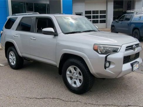 Used 2020 Toyota 4Runner SR5 image 2