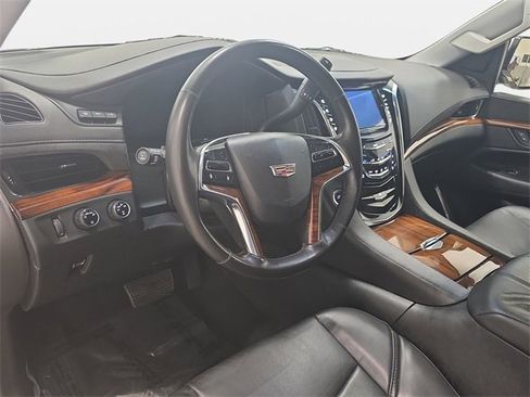 Used 2015 Cadillac Escalade Premium image 16