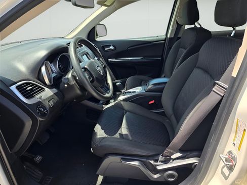 Used 2019 Dodge Journey SE w/ Blacktop Package FWD image 28