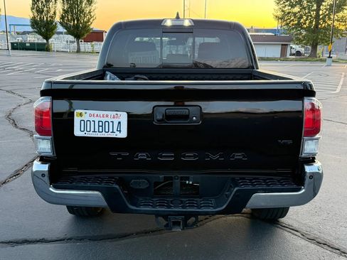 Used 2021 Toyota Tacoma TRD Off-Road w/ Technology Package AWD/4WD image 10
