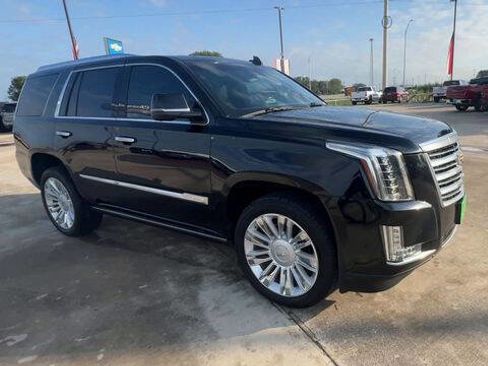 Used 2019 Cadillac Escalade Platinum AWD/4WD image 2