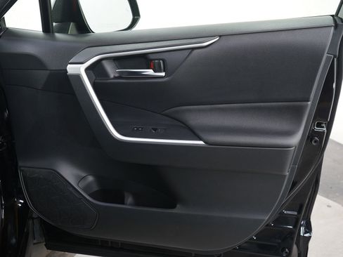 Used 2025 Toyota RAV4 XLE AWD/4WD image 9