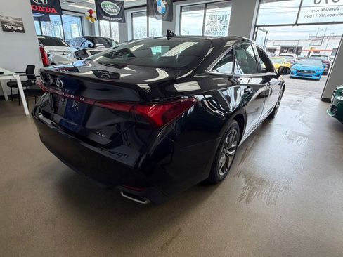 Used 2019 Toyota Avalon XLE w/ Moonroof Package FWD image 10