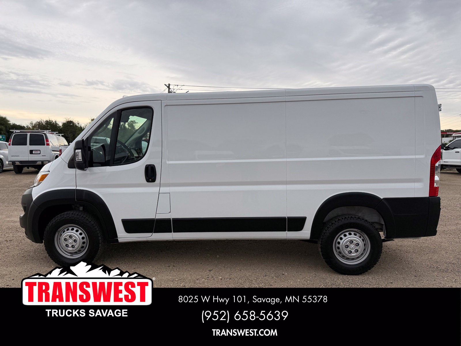 Used 2025 RAM ProMaster 2500 w/ Convenience Group FWD image 2