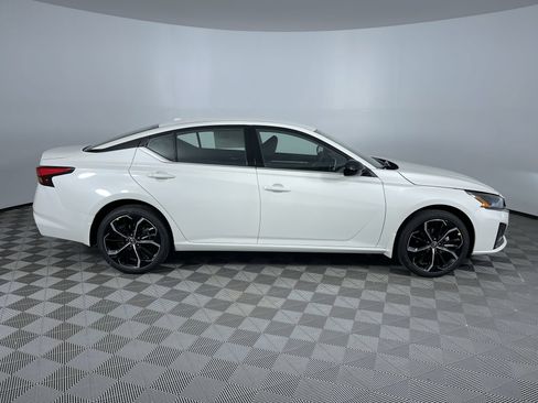 Certified 2025 Nissan Altima 2.5 SR AWD/4WD image 10