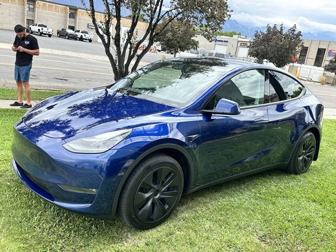 Used 2025 Tesla Model Y Long Range AWD/4WD image 11