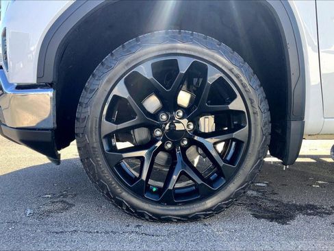 Used 2022 GMC Sierra 1500 SLE image 9