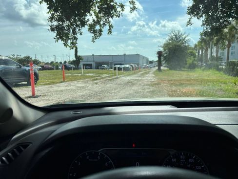 Used 2023 Nissan Sentra SV FWD image 35