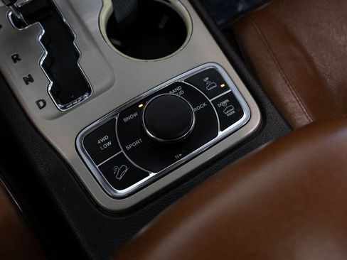 Used 2012 Jeep Grand Cherokee Overland AWD/4WD image 34