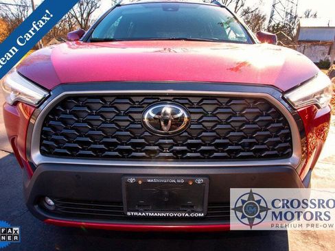 Used 2022 Toyota Corolla Cross XLE w/ Convenience Package image 9