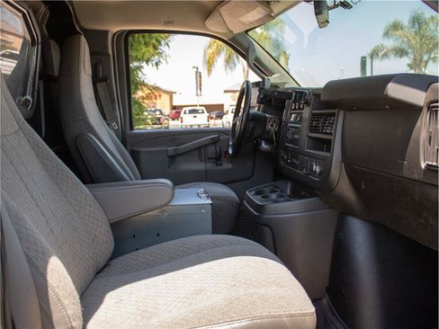 Used 2021 Chevrolet Express 2500 w/ Communications Package RWD image 2