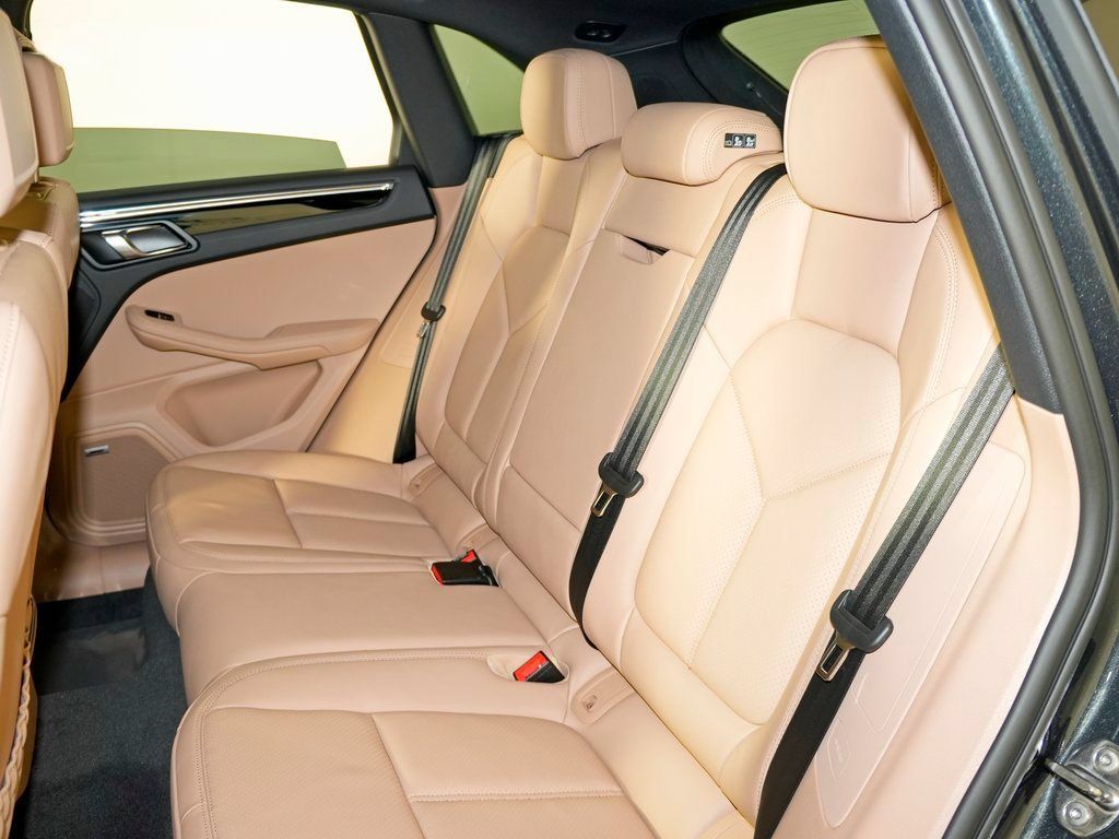 Certified 2026 Porsche Macan AWD/4WD image 31