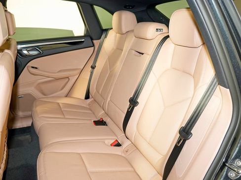Certified 2026 Porsche Macan AWD/4WD image 31