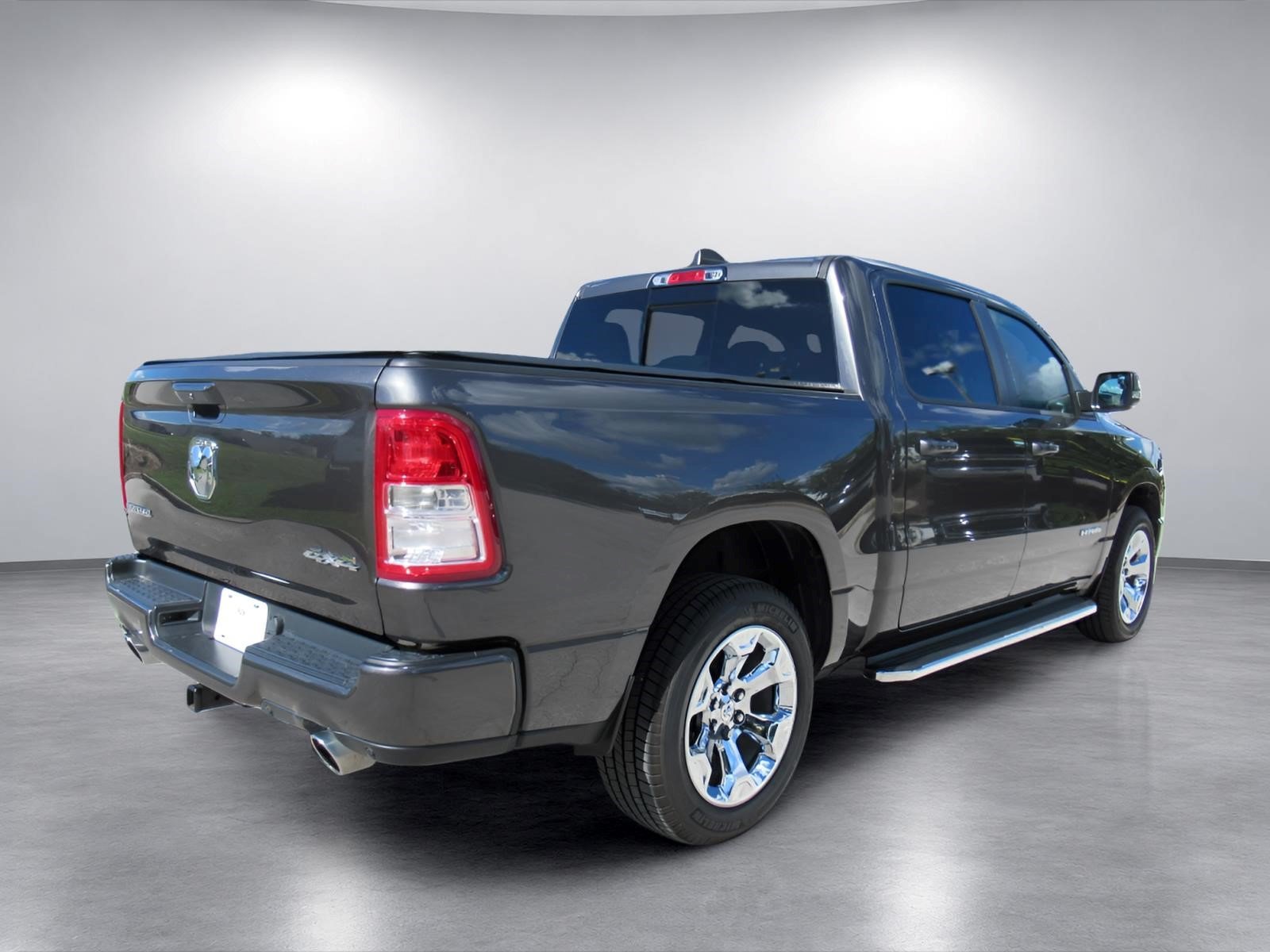 Used 2019 RAM 1500 4x4 Crew Cab image 6
