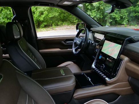 Used 2025 GMC Yukon Denali Ultimate AWD/4WD image 57
