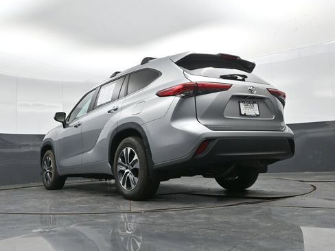 Used 2023 Toyota Highlander XLE image 52