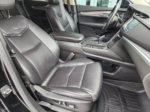 Used 2017 Cadillac XT5 Luxury w/ Driver Awareness Package image 20