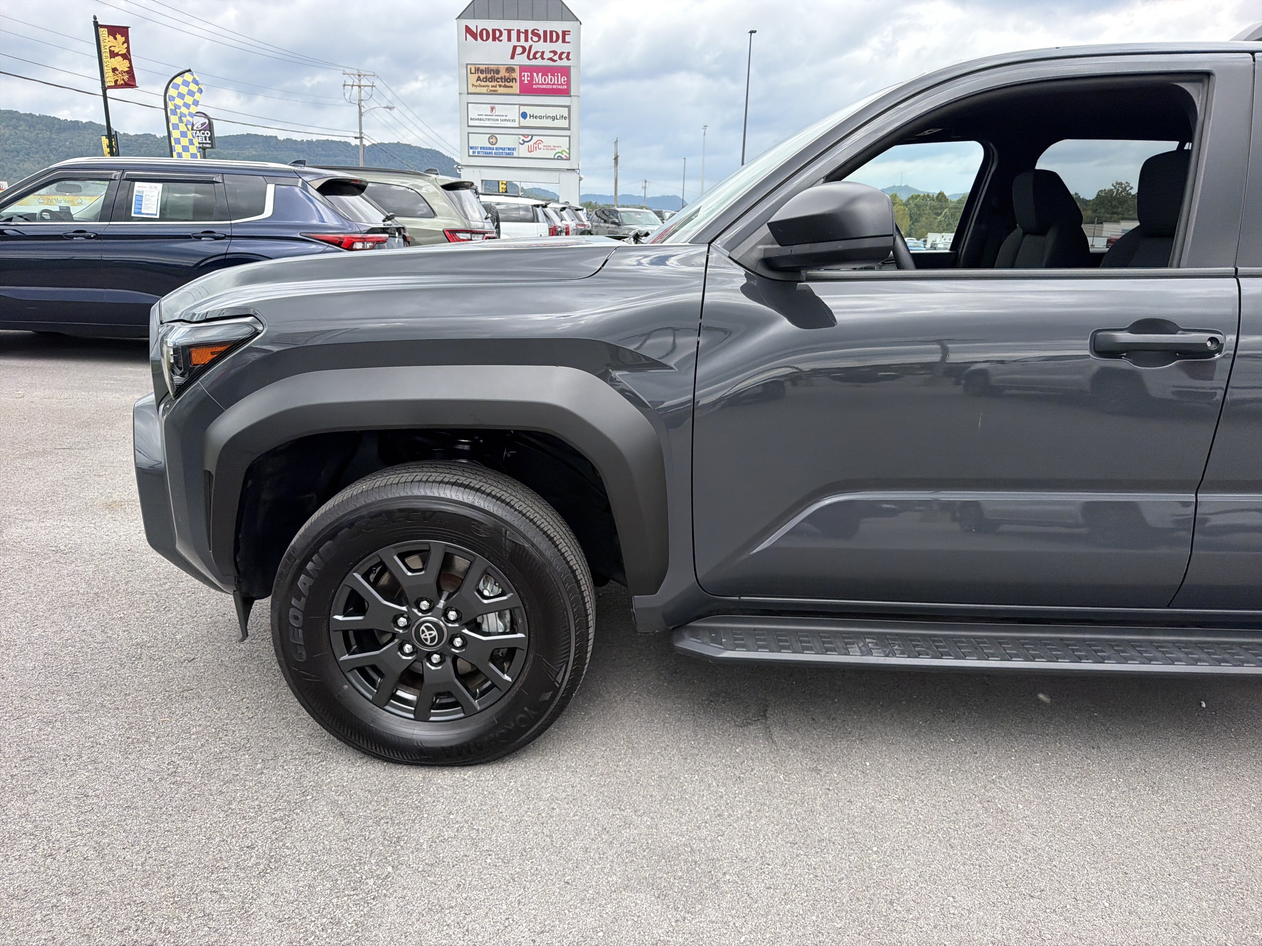 Used 2025 Toyota 4Runner SR5 AWD/4WD image 11
