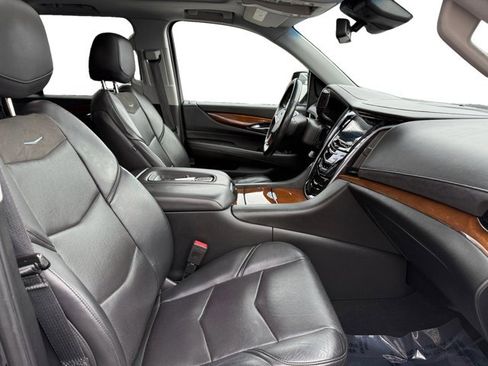 Used 2020 Cadillac Escalade Luxury image 12