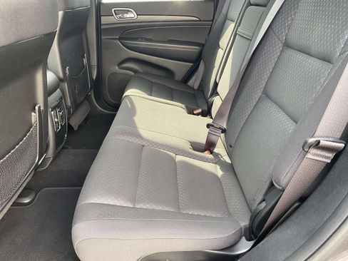 Used 2019 Jeep Grand Cherokee Laredo RWD image 11