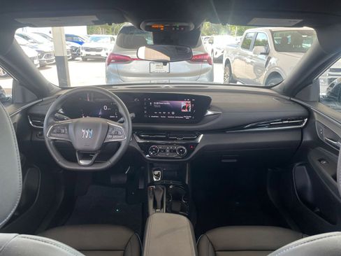 Used 2025 Buick Envista Sport Touring image 31