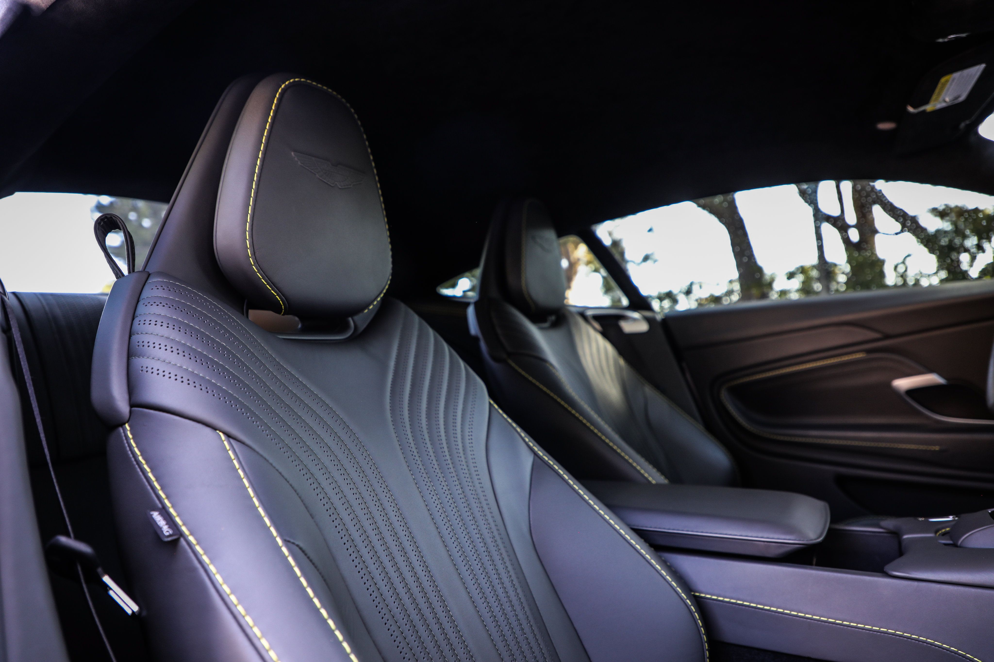 Used 2022 Aston Martin DB11 Coupe RWD image 21