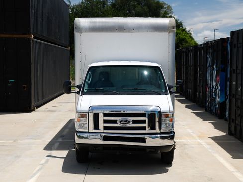 Used 2018 Ford E-350 and Econoline 350 Super Duty RWD image 21