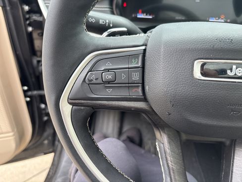 Used 2024 Jeep Grand Cherokee Limited AWD/4WD image 19