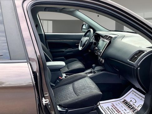 Used 2020 Mitsubishi Outlander Sport ES FWD image 29