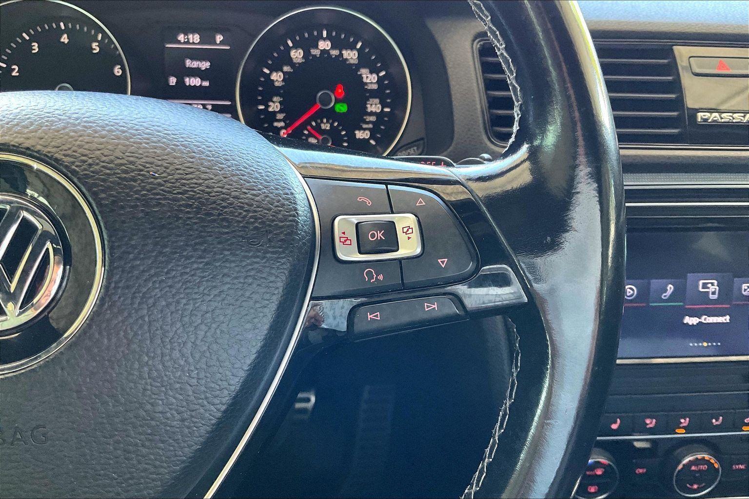 Used 2018 Volkswagen Passat 3.6 FWD image 12