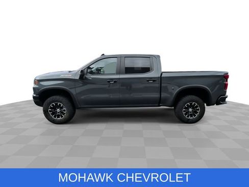 Used 2025 Chevrolet Silverado 1500 ZR2 w/ Technology Package image 6
