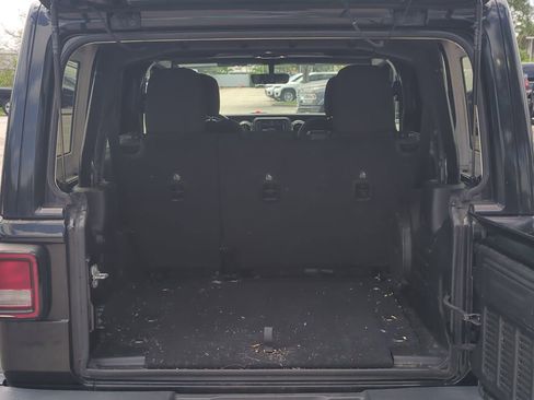 Used 2019 Jeep Wrangler Unlimited Sahara AWD/4WD image 14