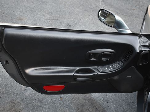 Used 2003 Chevrolet Corvette Convertible w/ Preferred Equipment Group1 RWD image 30