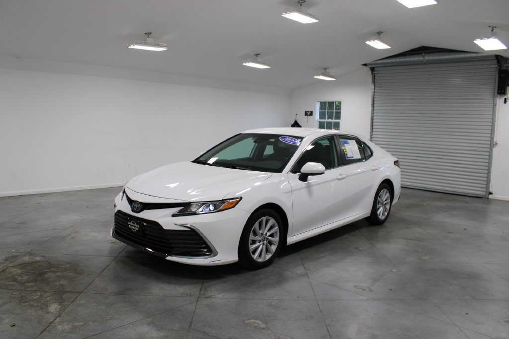 Used 2022 Toyota Camry LE FWD image 4