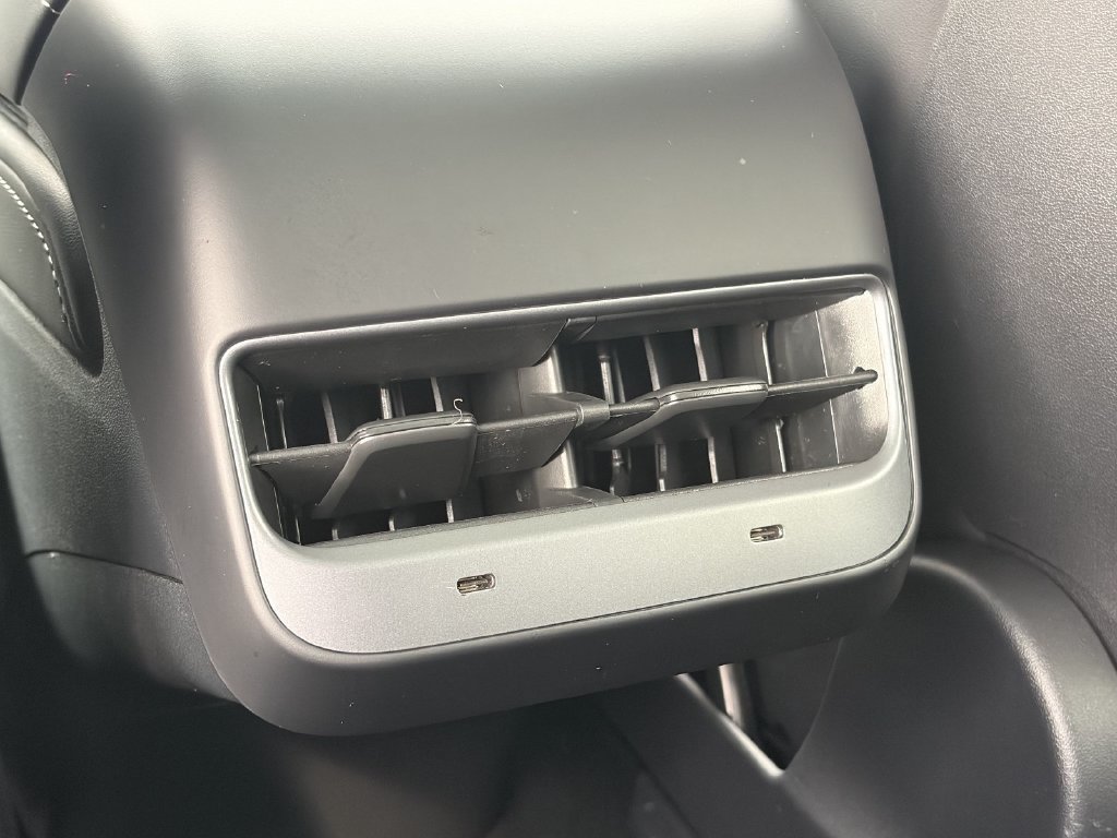 Used 2024 Tesla Model Y 2WD image 15