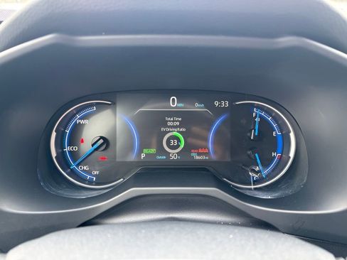 Certified 2025 Toyota RAV4 LE image 22