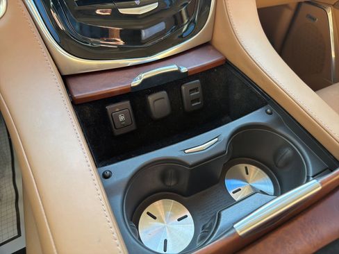 Used 2016 Cadillac Escalade Platinum AWD/4WD image 29
