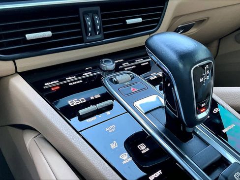 Used 2020 Porsche Cayenne image 14