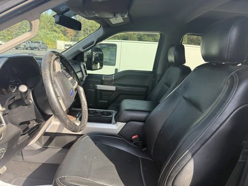 Used 2019 Ford F350 Lariat w/ Chrome Package image 16