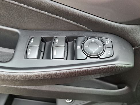 Used 2022 Chevrolet Traverse LT FWD image 28