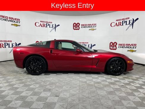 Used 2005 Chevrolet Corvette Coupe w/ Preferred Equipment Group RWD image 9