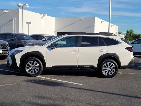 Used 2024 Subaru Outback Premium AWD/4WD image 9