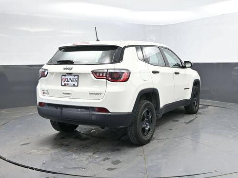 Used 2017 Jeep Compass Sport w/ Cold Weather Group AWD/4WD image 8